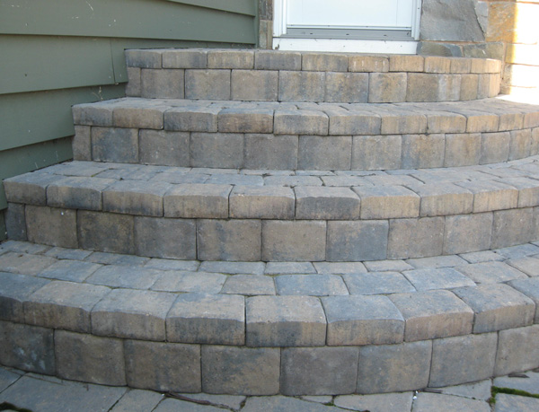 Veneered Curved Cobblestone Steps